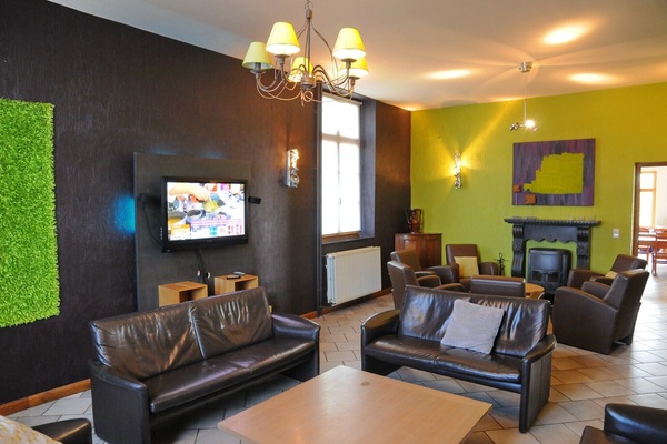 Smart TV, fireplace, DVD player, table football