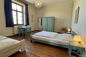 9 bedrooms, free WiFi
