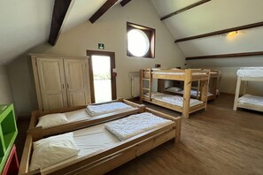 9 bedrooms, free WiFi