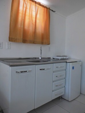 Traditional Studio | Dapur kecil peribadi | Peti sejuk, dapur, periuk nasi 