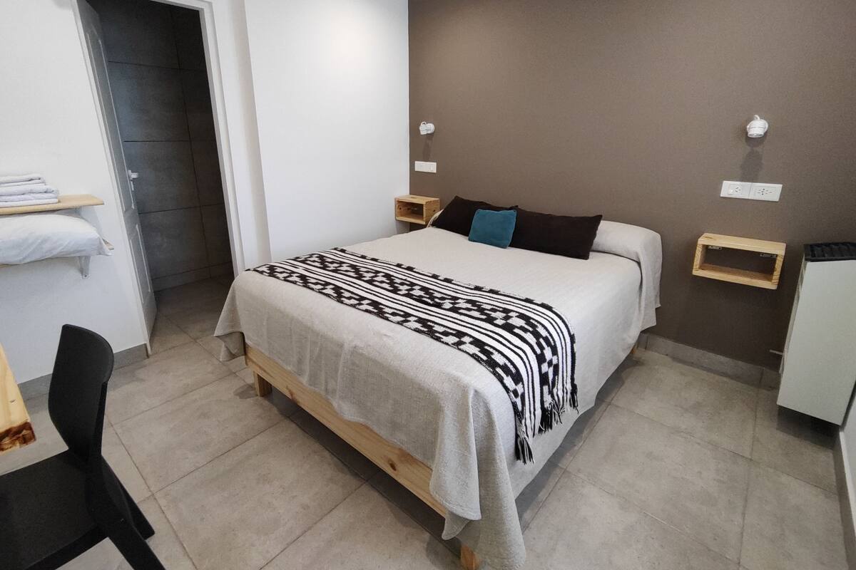 basic double room, 1 double bed, non smoking, private bathroom | 1 bedroom, minibar, desk, laptop workspace