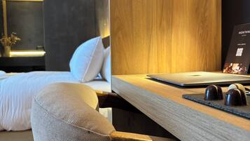 1 habitación, minibar, escritorio y espacio para trabajar con laptop