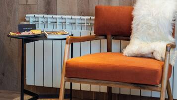 1 sovrum, minibar, skrivbord och arbetsyta för laptop