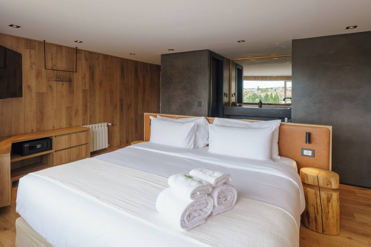 Minibar, bureau, espace de travail pour ordinateur portable