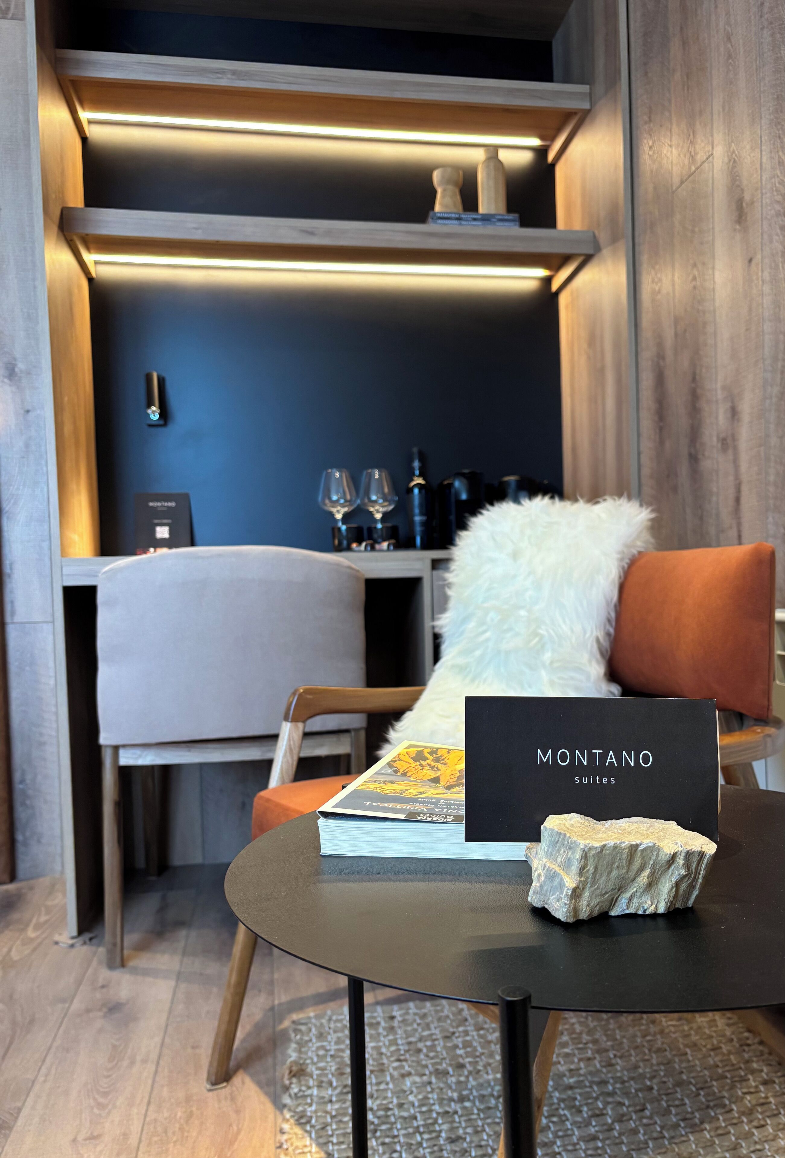 迷你吧、办公桌、笔记本电脑工作区、免费 WiFi