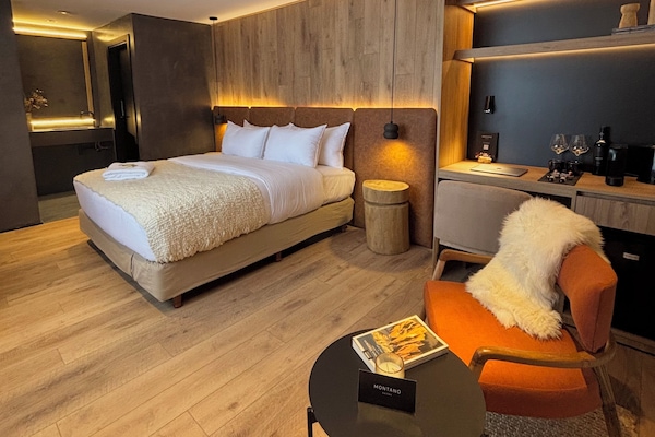 1 slaapkamer, een minibar, een bureau, een laptopwerkplek