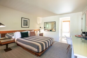 Individually decorated, desk, iron/ironing board, free WiFi - Little Beaver Inn (Green Mountain Falls)