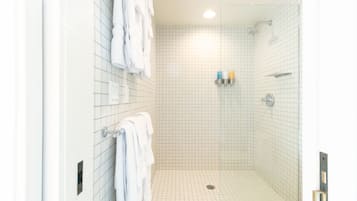 Shower, free toiletries, towels