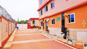 Front of property - Open Space Hotel Kumasi (Kumasi)