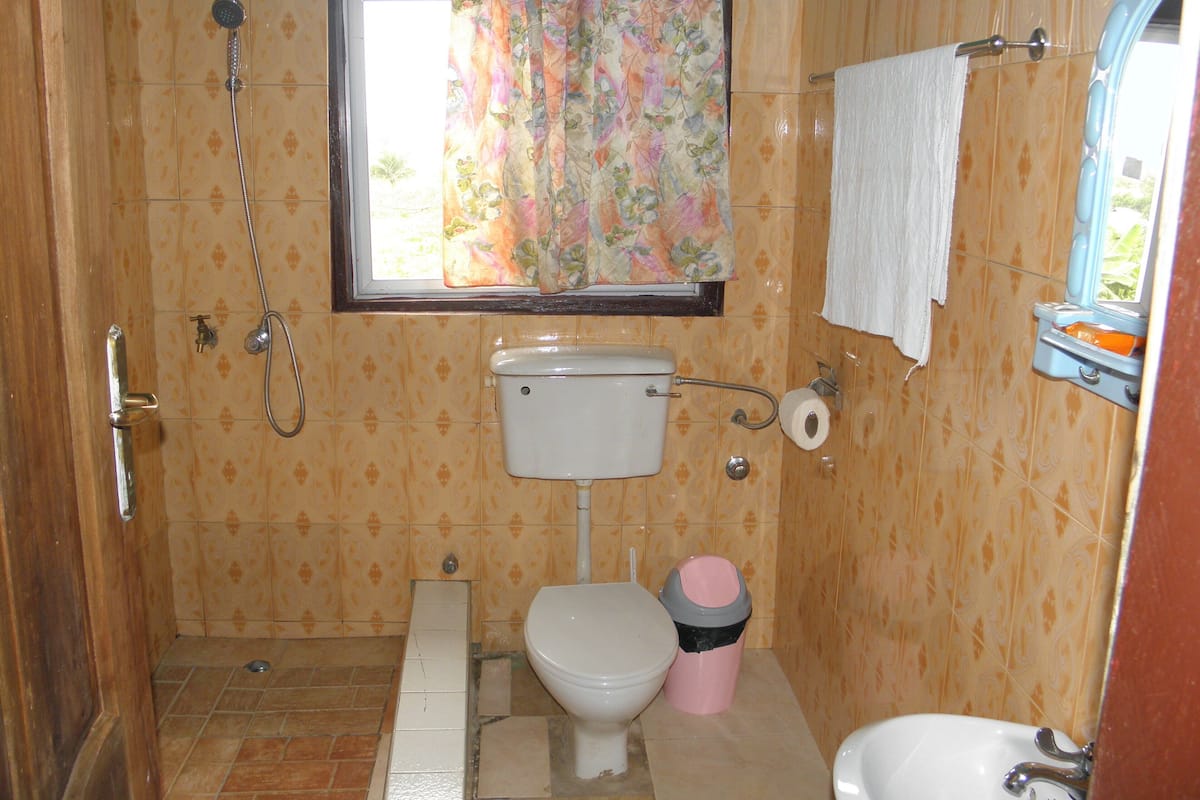 Deluxe Double Room Single Use, 1 Bedroom, Garden View | Bathroom | Shower, free toiletries, towels