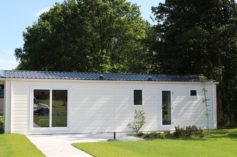 Tidy furnished chalet 1 km from a national park