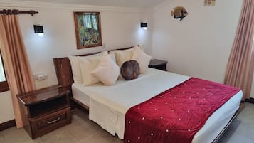 2 chambres, coffres-forts dans les chambres, bureau
