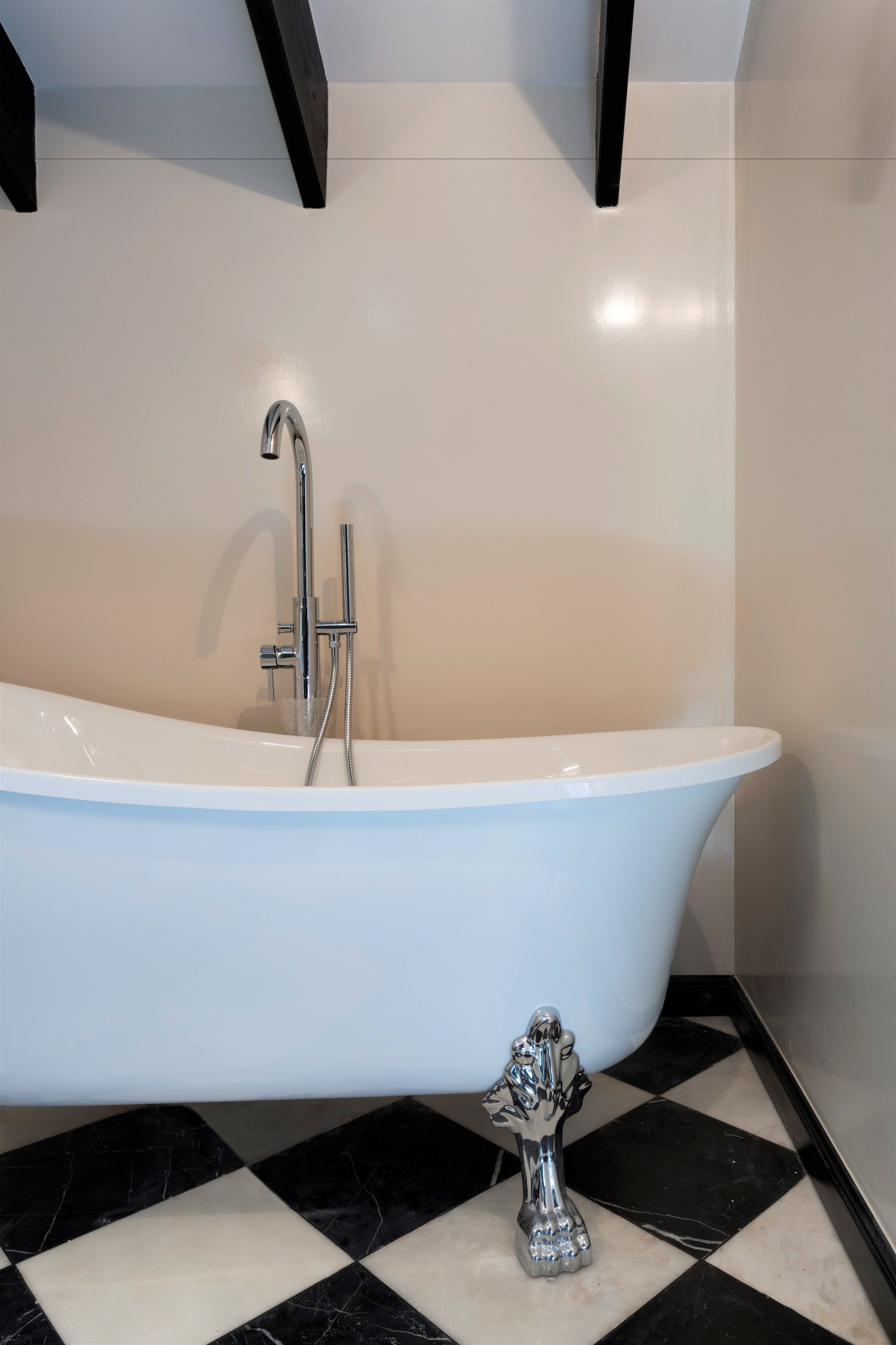 grand room (attic) | bathroom | free toiletries, towels