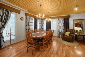 Luxury Villa, 4 Bedrooms, Sauna (Bed Linens Available for Extra Cost) | In-room dining - Vuokatin Aateli Villas (Sotkamo)