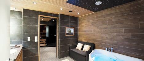 Luxury Villa, Multiple Bedrooms, Sauna (Keisari) | Bathroom