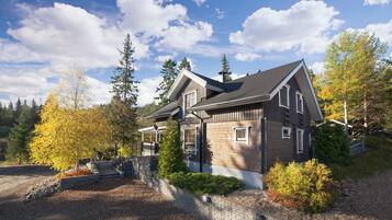 4 bedrooms, Egyptian cotton sheets, premium bedding, Select Comfort beds