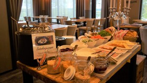 A buffet setup with various food items and a sign indicating 'Sadonkorjuu'. - Vuokatin Aateli Castle (Sotkamo)