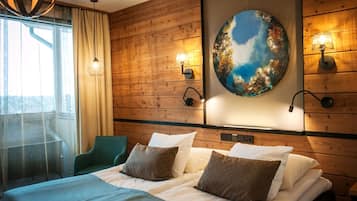 Egyptian cotton sheets, premium bedding, minibar, in-room safe