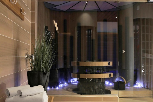 Couples treatment room(s), sauna, hot tub, body treatments, aromatherapy