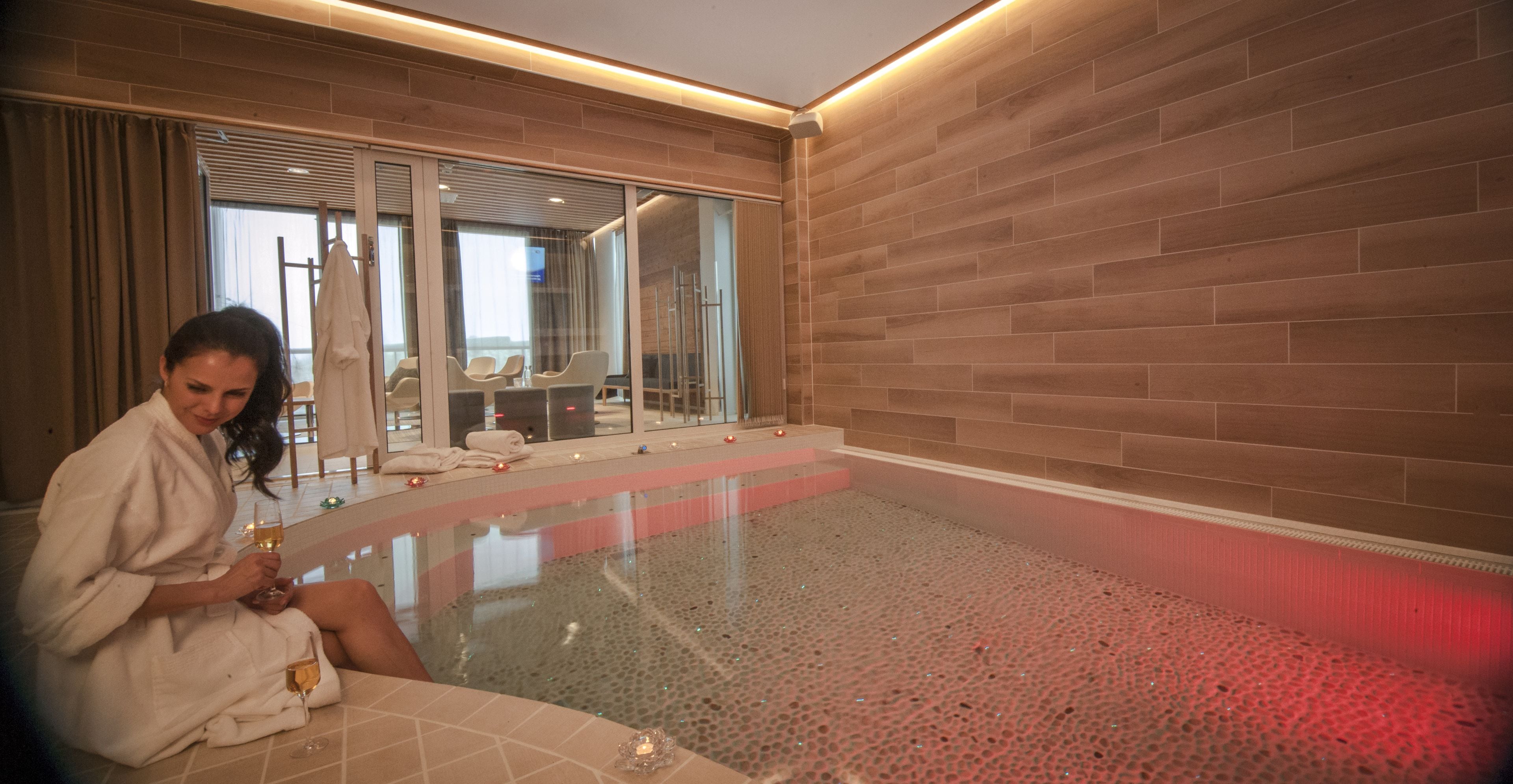 indoor spa tub