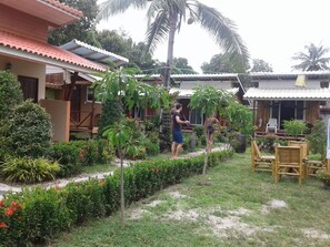 Property grounds - The New Andaman Bay Bungalow (Ko Lanta)