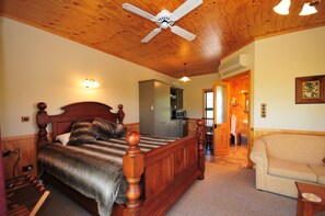 Luksus-studiosuite, terrasse, utsikt mot vingård | Minibar, lydisolert, strykejern/-brett og wi-fi (inkludert)