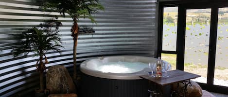 Indoor spa tub