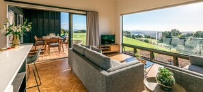 奢华别墅, 2 间卧室, 海景 | 高档床上用品、加厚床垫、客房内保险箱、办公桌