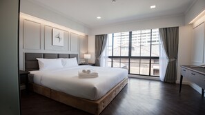 Luxury Premier Room | In-room safe, desk, blackout drapes, free WiFi