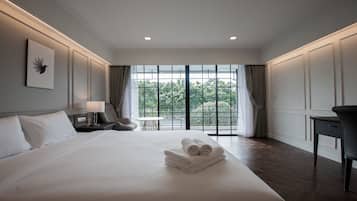 Suite River View | In-room safe, desk, blackout curtains, free WiFi