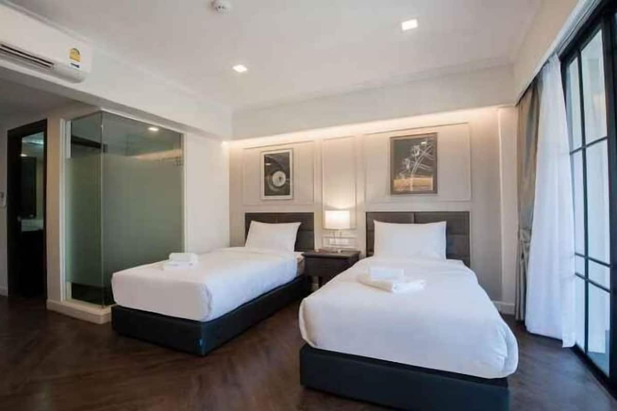 In-room safe, desk, blackout curtains, free WiFi