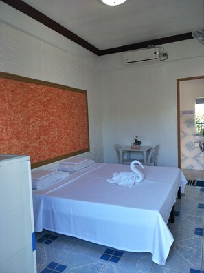 Phòng đôi Deluxe (with Shower) | Két bảo mật tại phòng, bàn, bàn ủi/dụng cụ ủi quần áo 