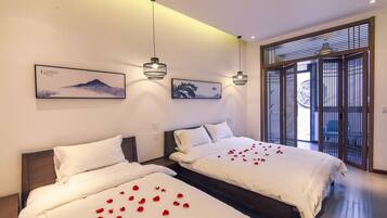 1 bedroom, premium bedding, desk, blackout curtains