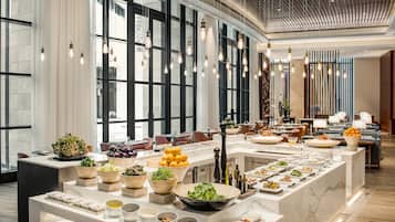 Daily buffet breakfast (KRW 75000 per person)