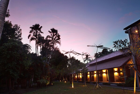 Garden view - Adys Inn (Legian)