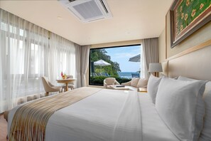 Suite, 1 cama Queen size, frente al mar (Ocean (No Balcony)) | Vista a la playa o el mar