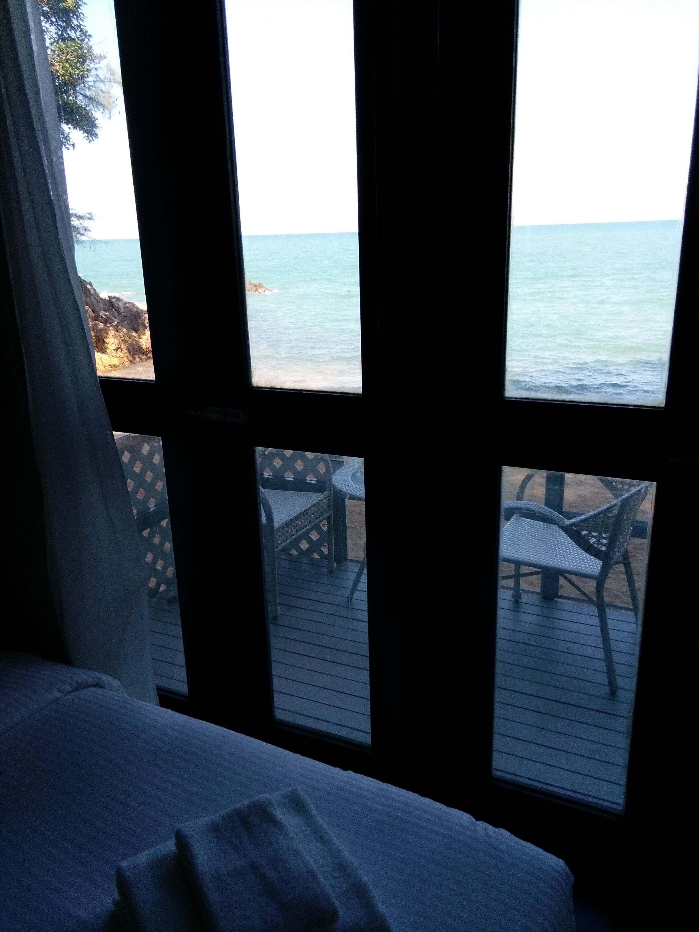 basic chalet, 1 queen bed, beach view | balcony