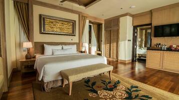 Minibar, in-room safe, desk, laptop workspace