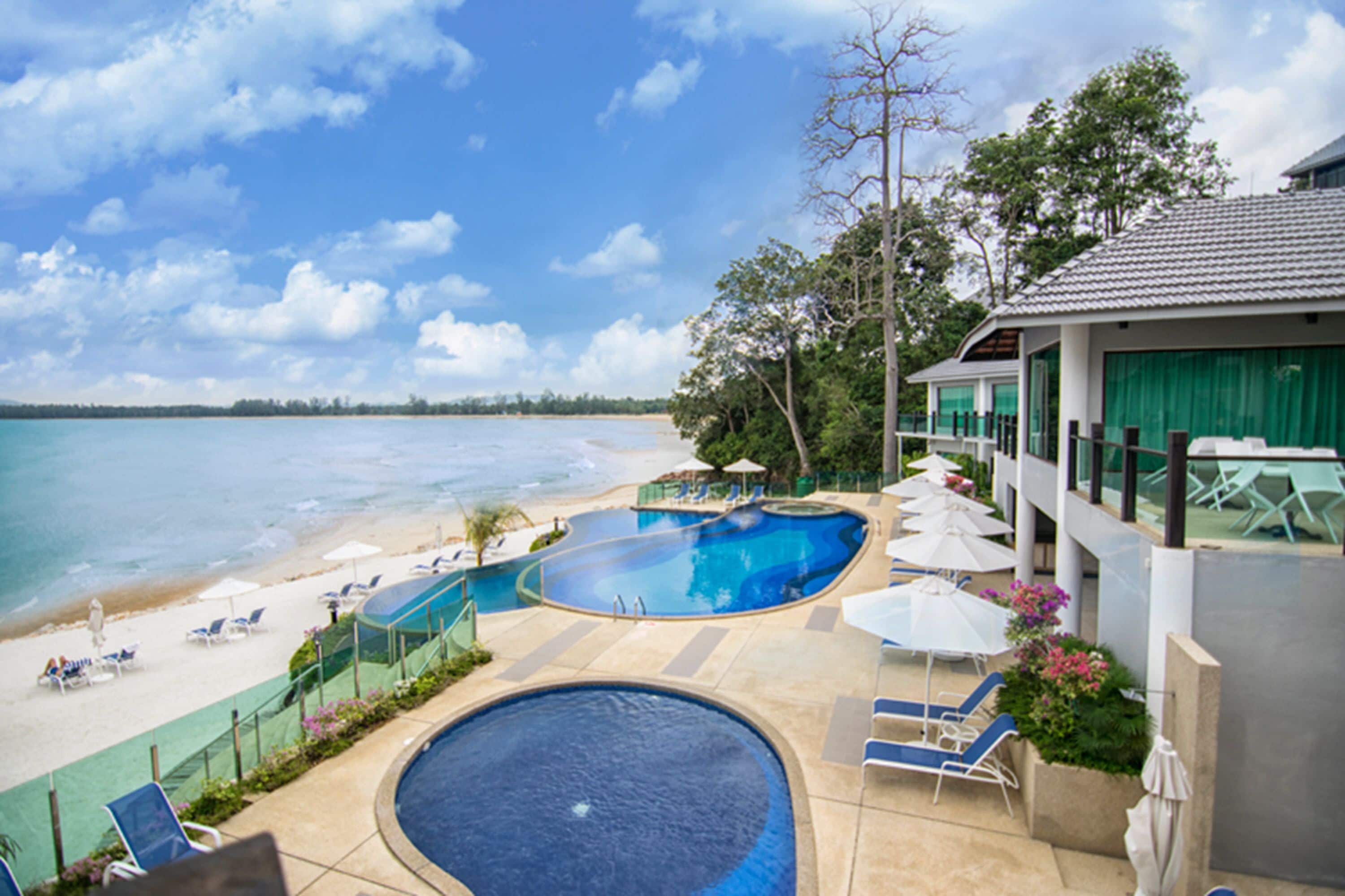 2 kolam renang terbuka, kerusi lepak pantai 