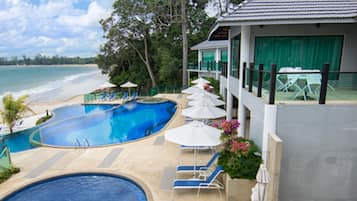 2 outdoor pools, sun loungers