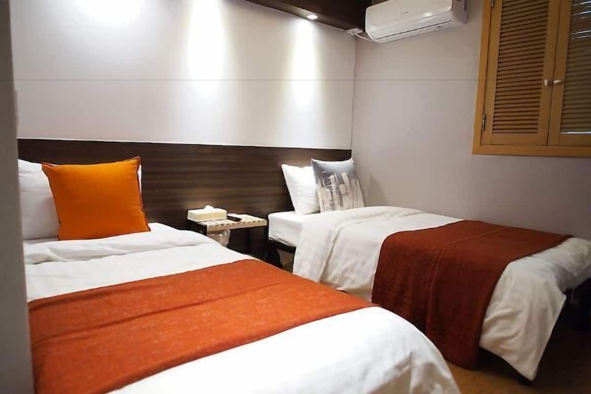 In-room safe, free WiFi