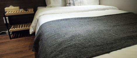 Quarto casal standard | Cofres nos quartos, Wi-Fi de cortesia