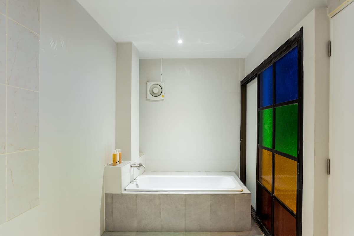 room, 1 bedroom, non smoking, bathtub | bathroom | shower, free toiletries, bidet, towels