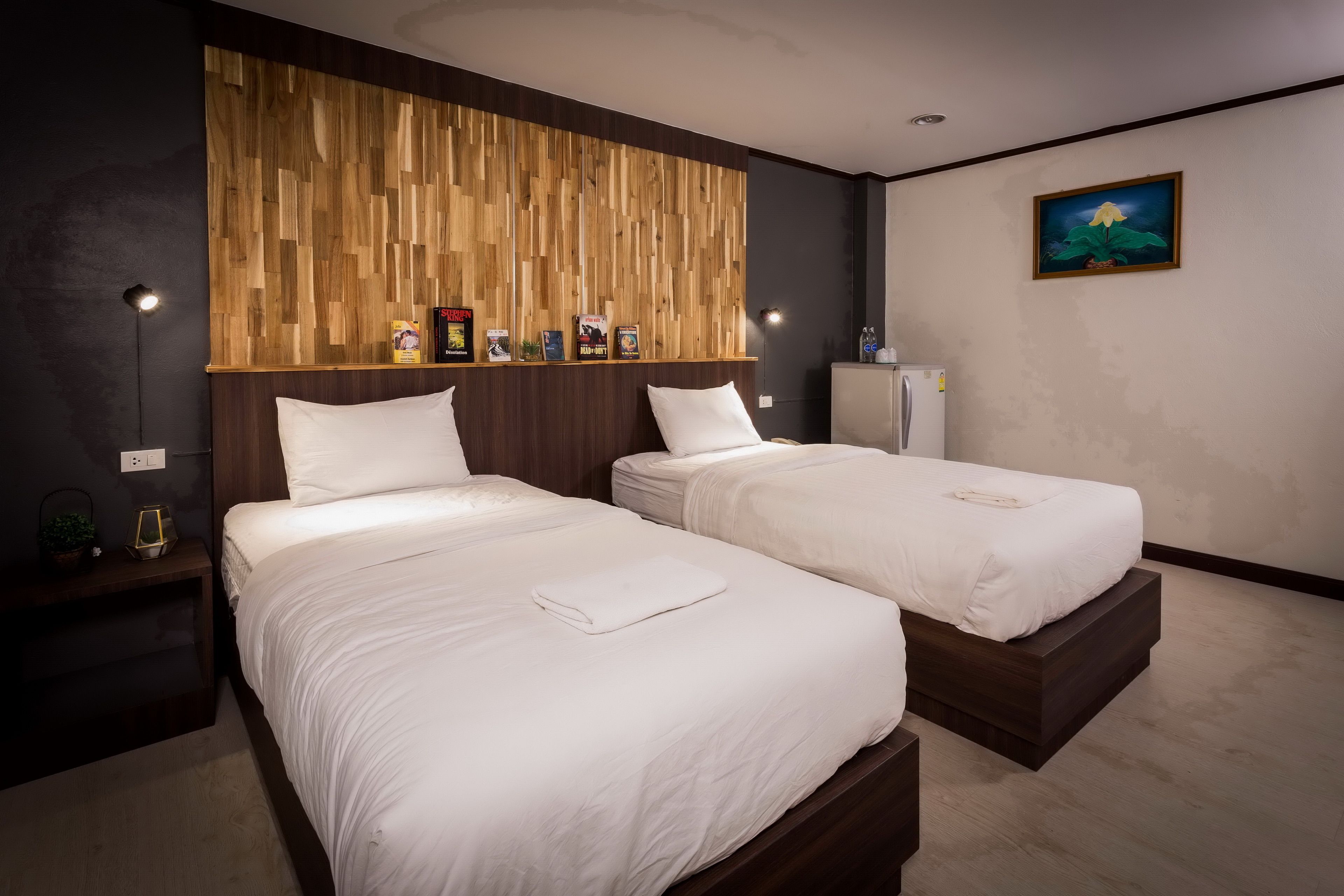 double or twin room, 2 single beds, non smoking, refrigerator | room amenity