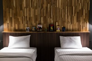 Double or Twin Room, 2 Katil Bujang (Single), Non Smoking, Refrigerator | Kemudahan bilik