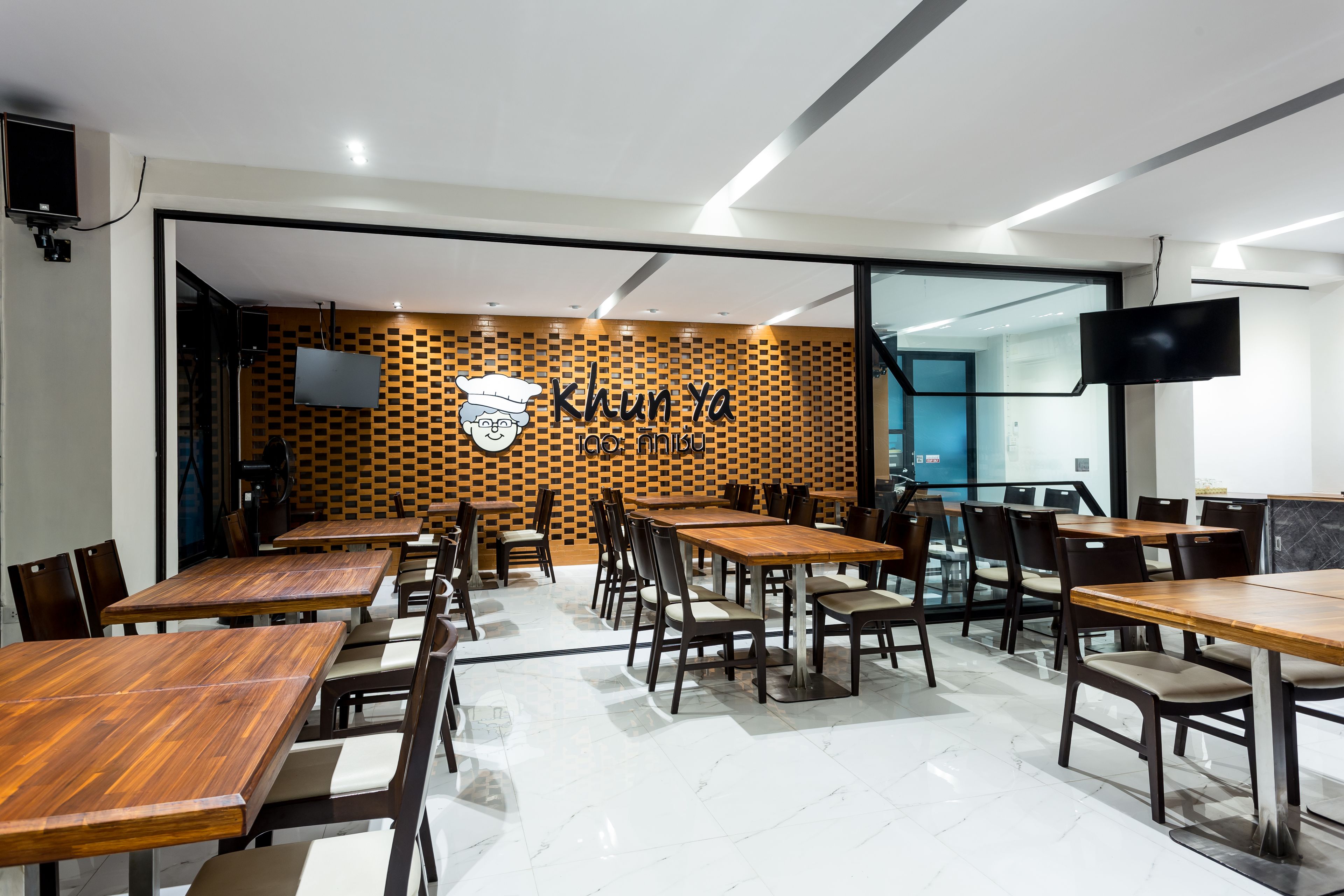 breakfast and lunch served, thai cuisine