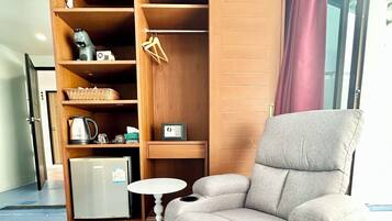 Premier Room, Sea View | 1 bedroom, in-room safe, free WiFi