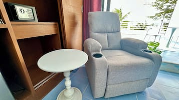 Premier Room, Sea View | 1 bedroom, in-room safe, free WiFi