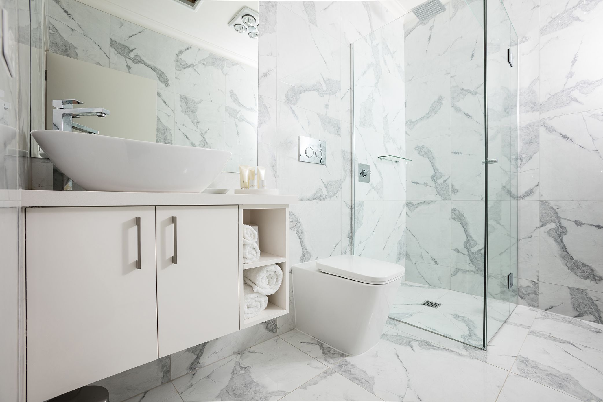 studio apartment queen  | bathroom | shower, free toiletries, hair dryer, towels