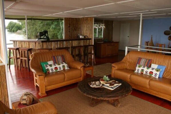 Free daily English breakfast - Delta Belle Boathouse (Shakawe)